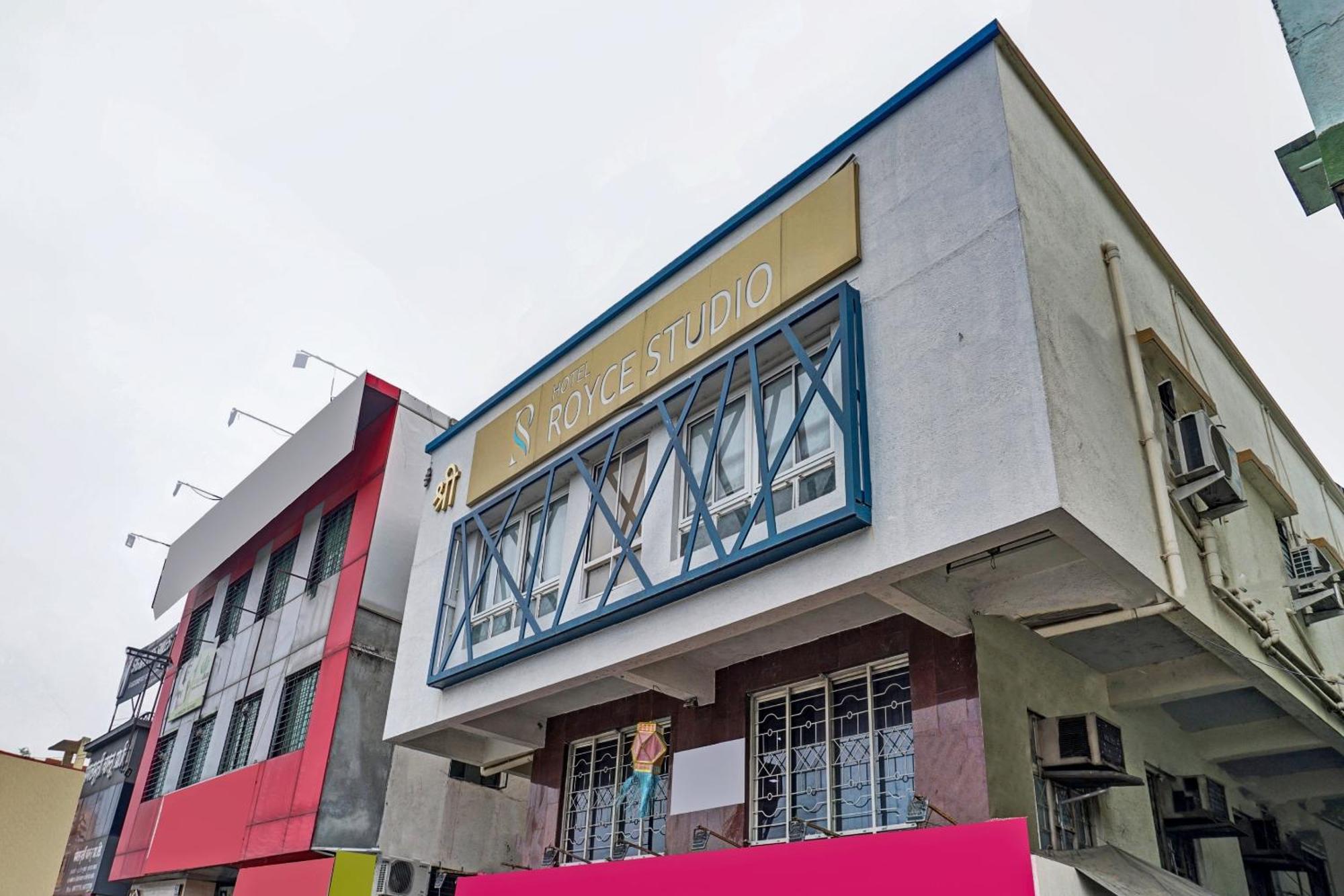 Collection O Royce Studios Near Pune Airport Exterior photo