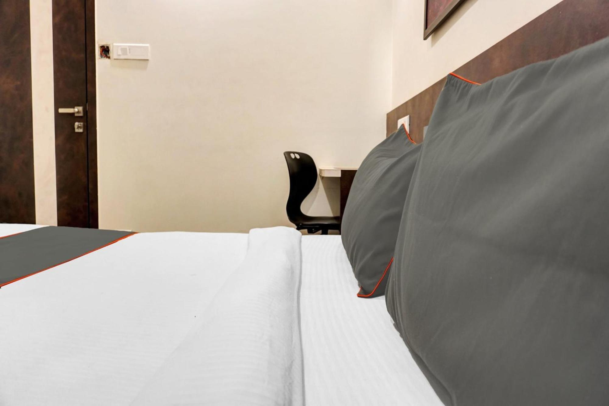 Collection O Royce Studios Near Pune Airport Exterior photo