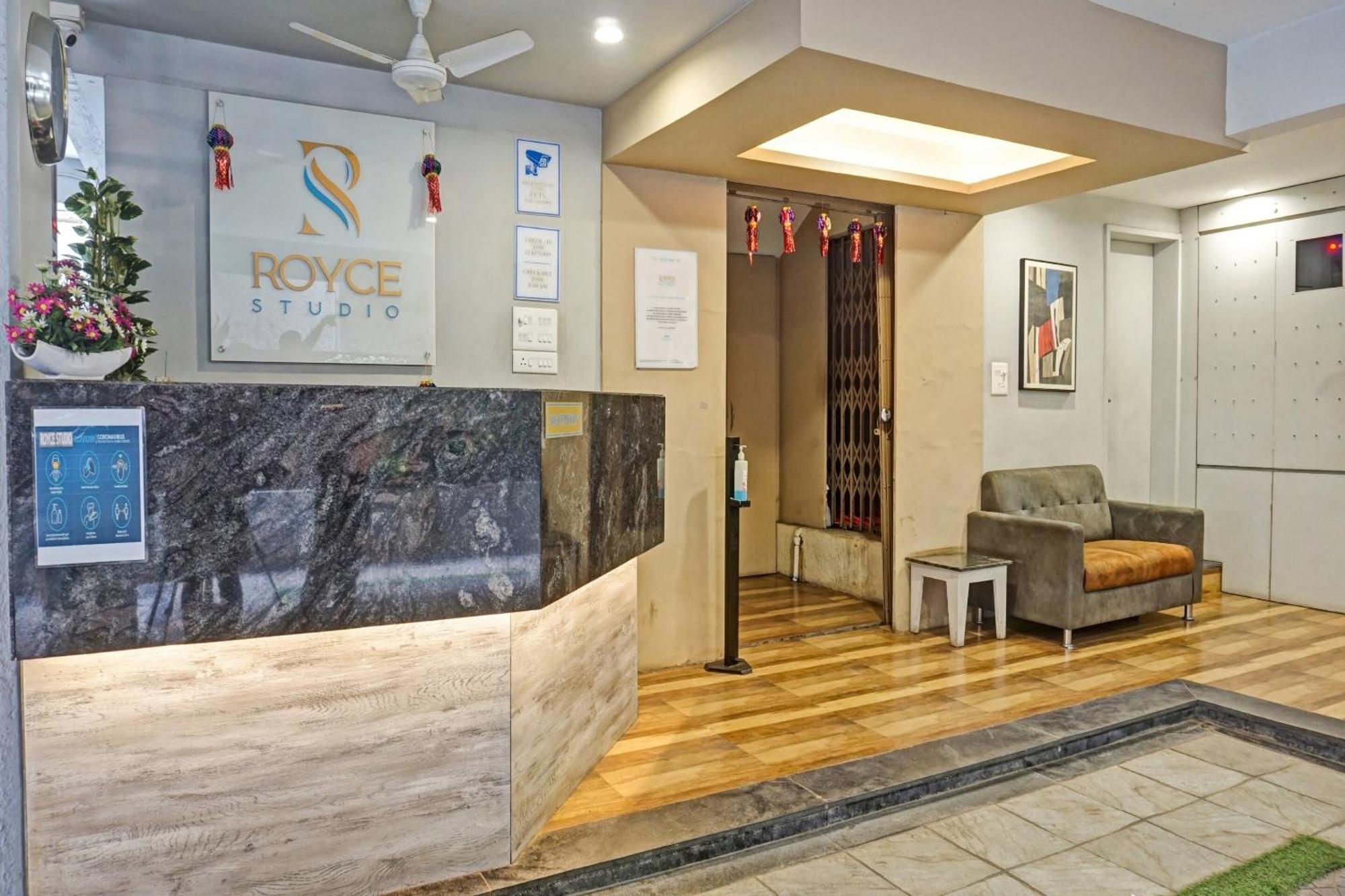 Collection O Royce Studios Near Pune Airport Exterior photo