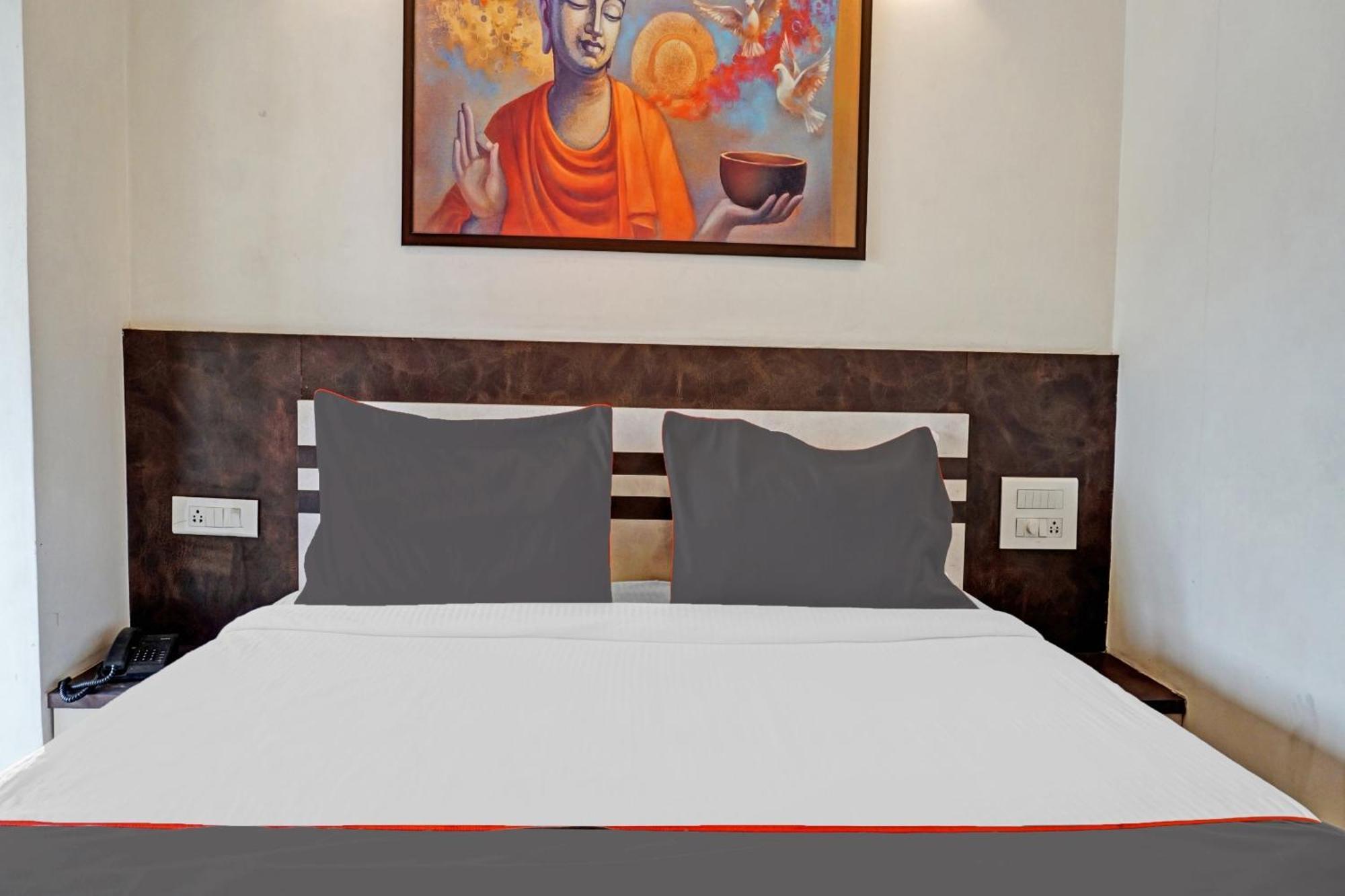 Collection O Royce Studios Near Pune Airport Exterior photo