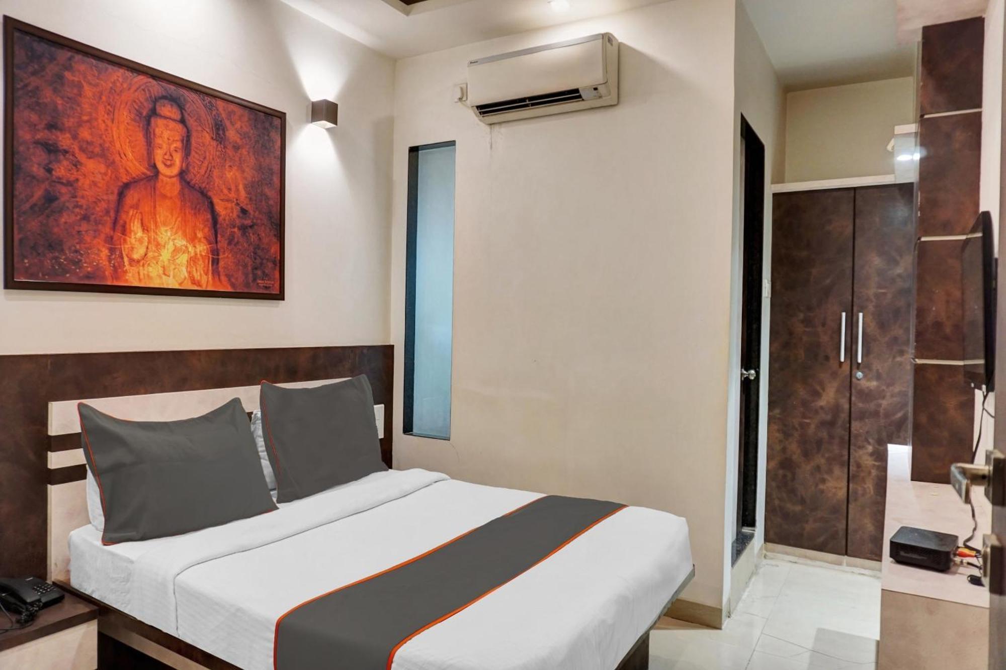 Collection O Royce Studios Near Pune Airport Exterior photo